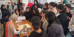 ديناميكية اللون والملمس