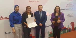 دور المرأة في التواصل الحضاري