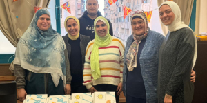 الصيدلة تُشارك عامليها بهجة الفطر بمبادرة إنسانية