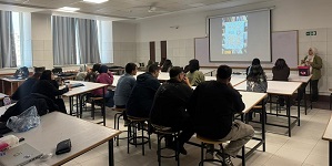 تدوير الخامات لإنتاج أعمال فنية مستدامة