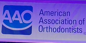  طب الأسنان تلقي محاضرة في المؤتمر السنوي للجمعية الأمريكية