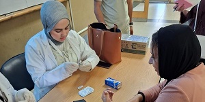 حملة توعية صحية بكلية الصيدلة